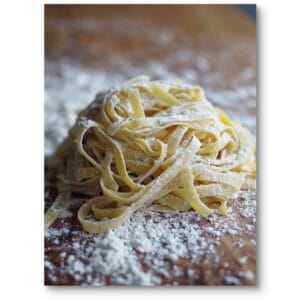 Plakat do kuchni i jadalni martwa natura z jedzeniem minimalistyczny żółto-biały