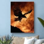 Plakat kruk na tle ognistego zachodu słońca
