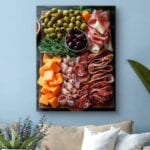Plakat do kuchni i jadalni kompozycja wędlin i serów